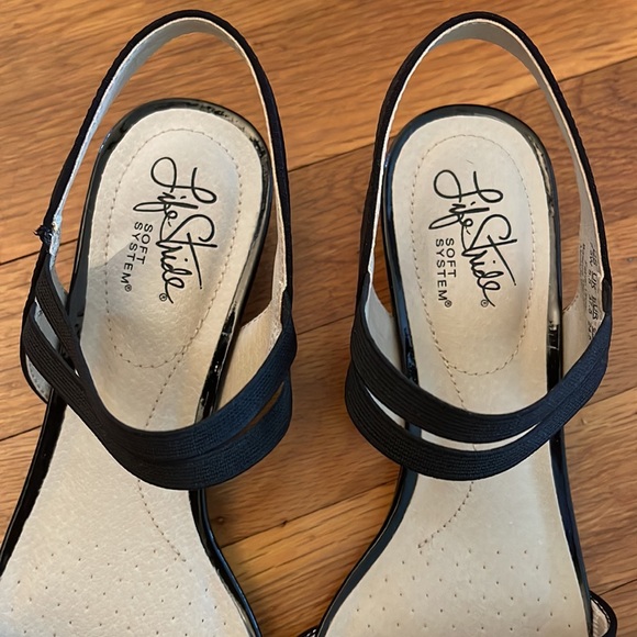 Life Stride Yolo Wedge Sandal in black size 7.5W  NWOT - Picture 2 of 11